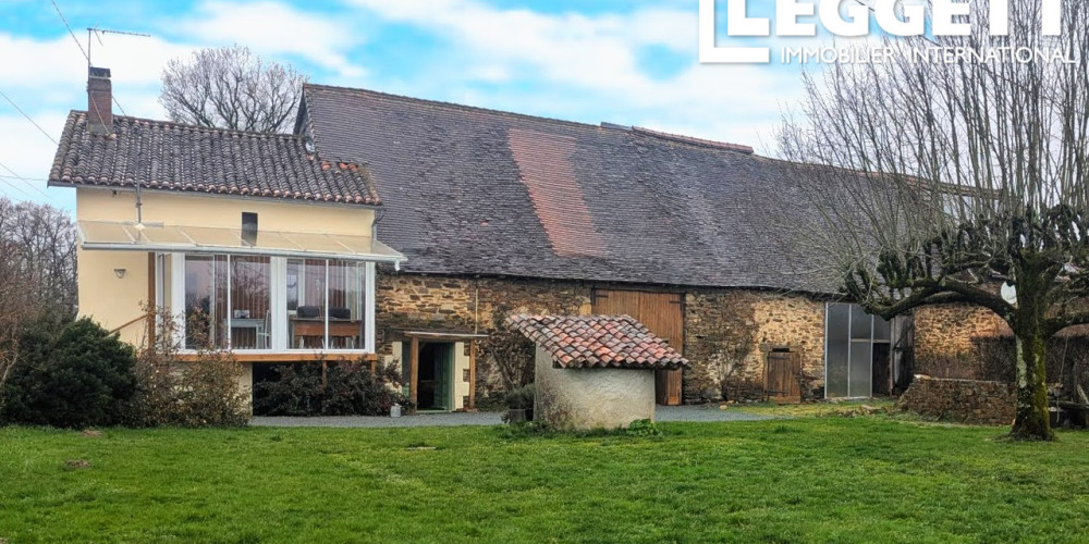 maison à CHALAIS (24800)