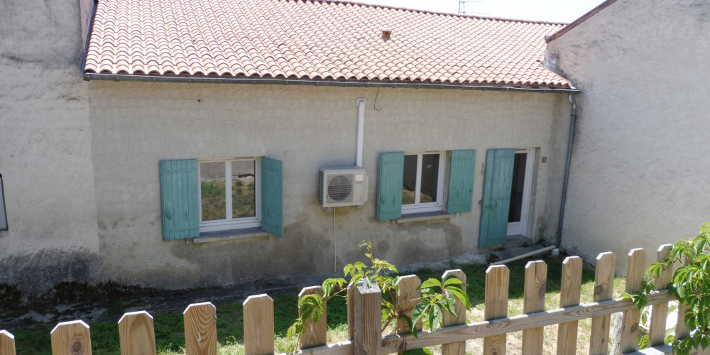 maison à VILLETOUREIX (24600)