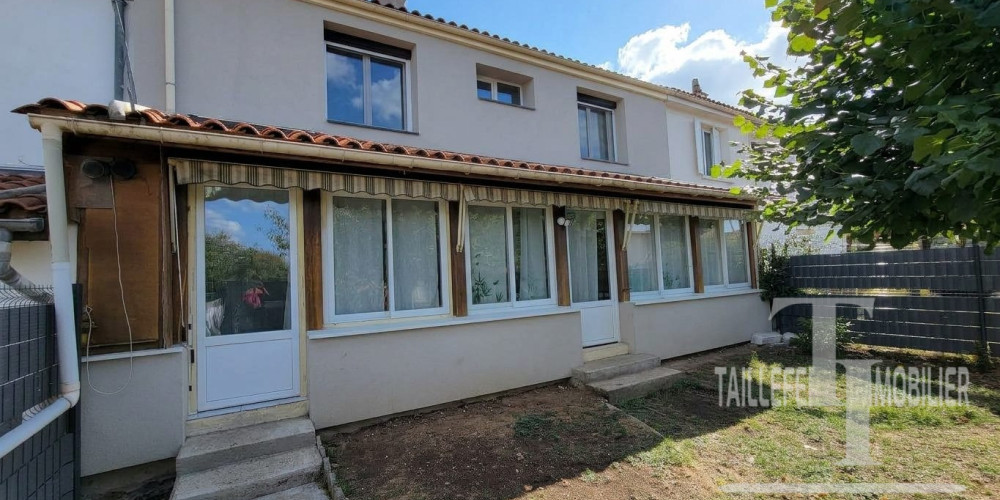 maison à ST LEON SUR L ISLE (24110)