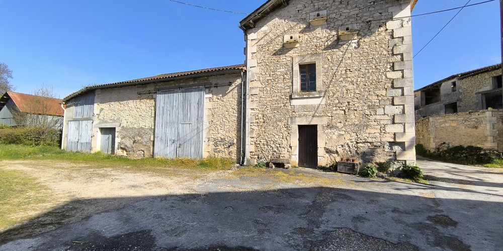 maison à GRAND BRASSAC (24350)