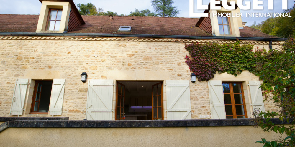 maison à LA ROQUE GAGEAC (24250)