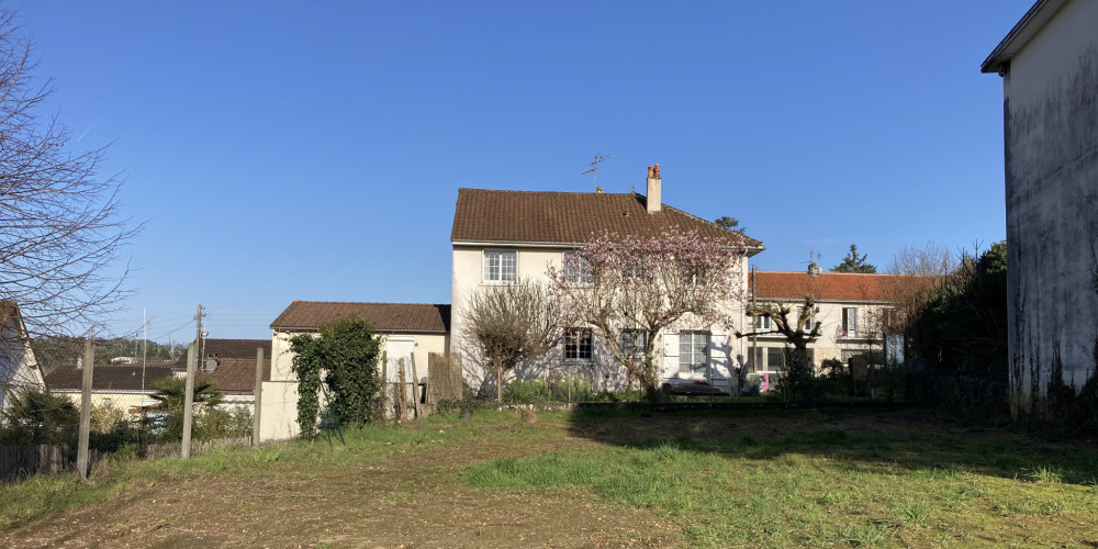 terrain à PERIGUEUX (24000)