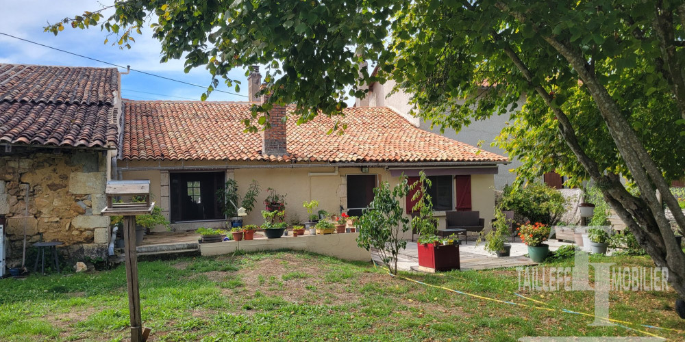 maison à CONNEZAC (24300)
