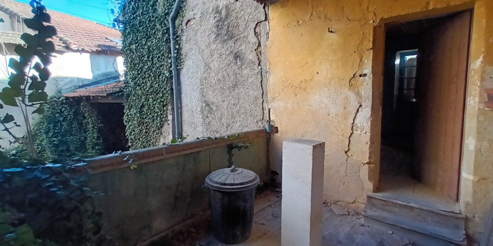 maison à CHATEAU L EVEQUE (24460)