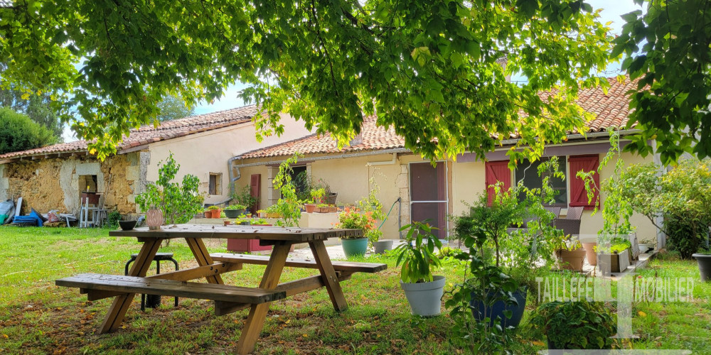 maison à CONNEZAC (24300)