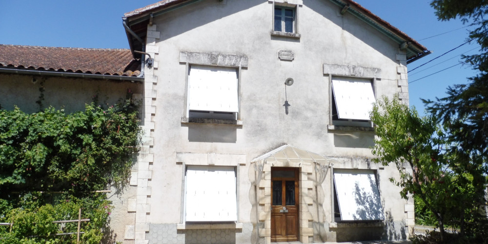 maison à DOUCHAPT (24350)