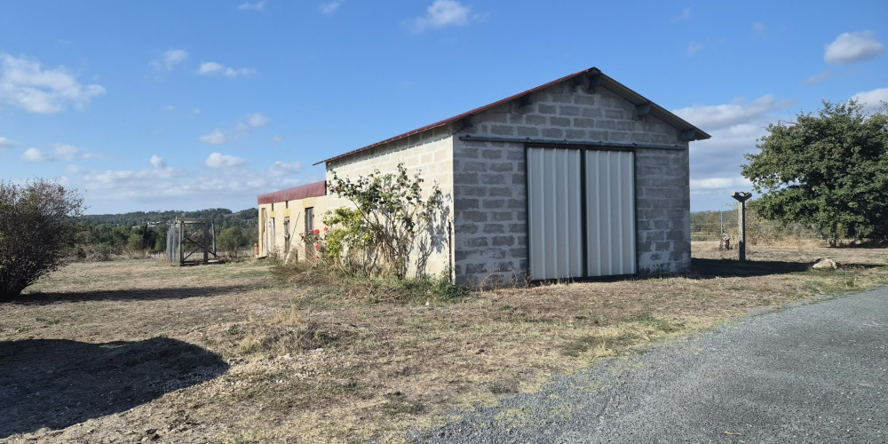 maison à LA ROCHE CHALAIS (24490)