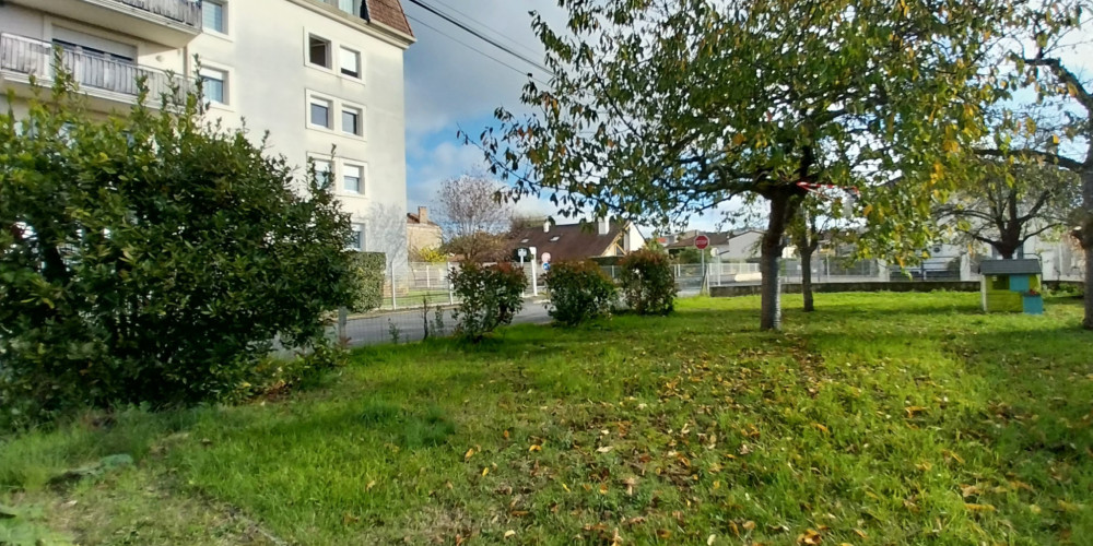 terrain à PERIGUEUX (24000)