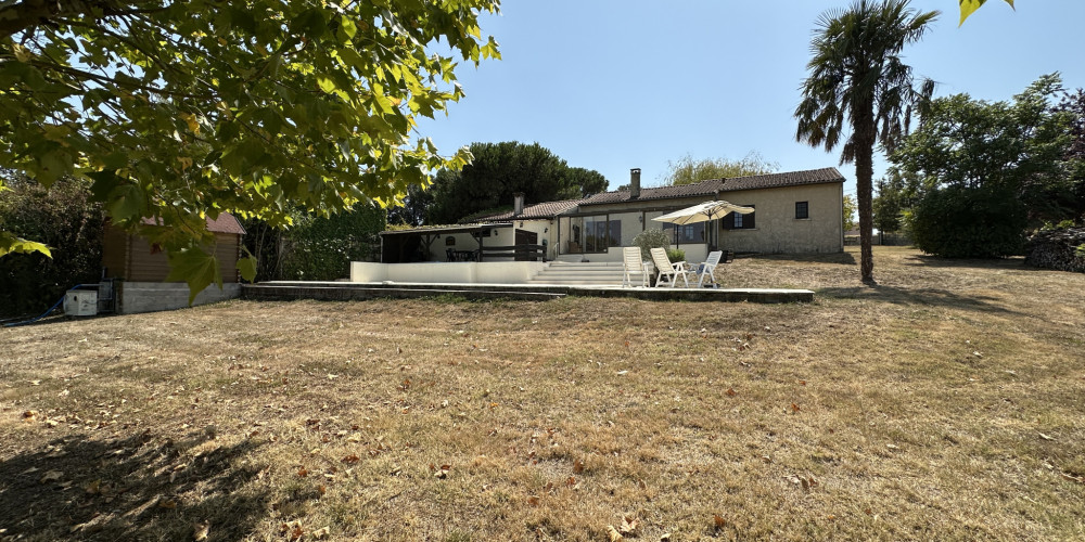 maison à LA ROCHE CHALAIS (24490)