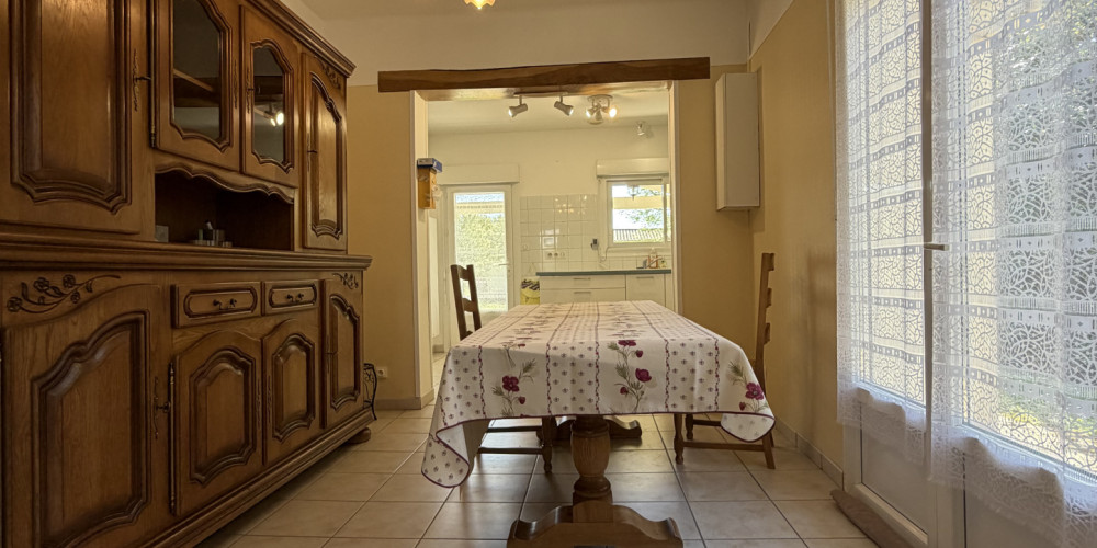 maison à LA ROCHE CHALAIS (24490)