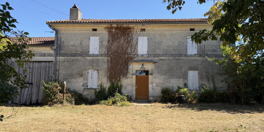 maison à LA ROCHE CHALAIS (24490)