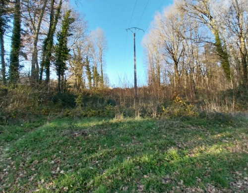 terrain  CHATEAU L EVEQUE