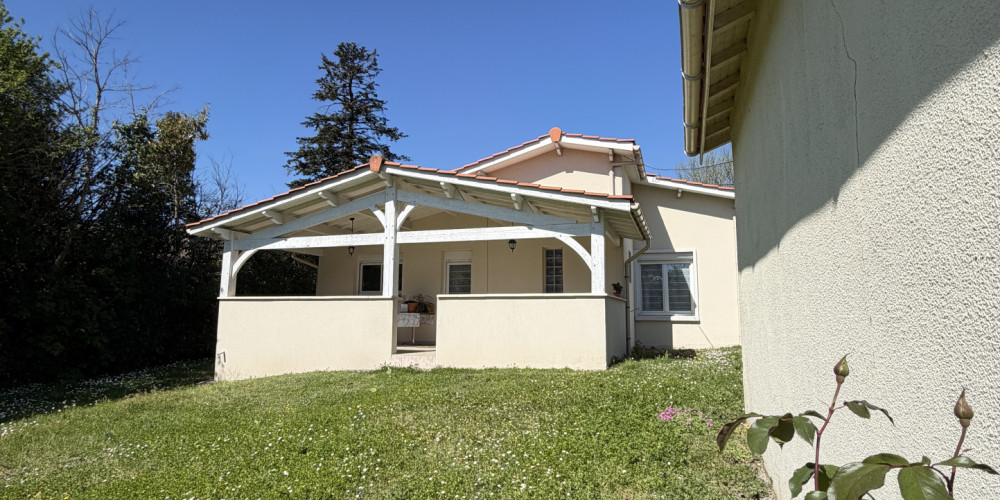 maison à LA ROCHE CHALAIS (24490)