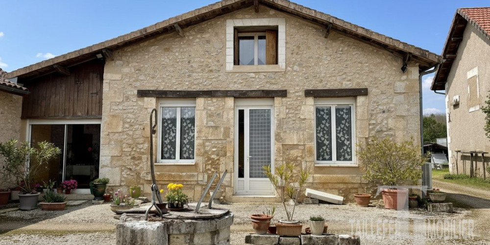 maison à ANTONNE ET TRIGONANT (24420)