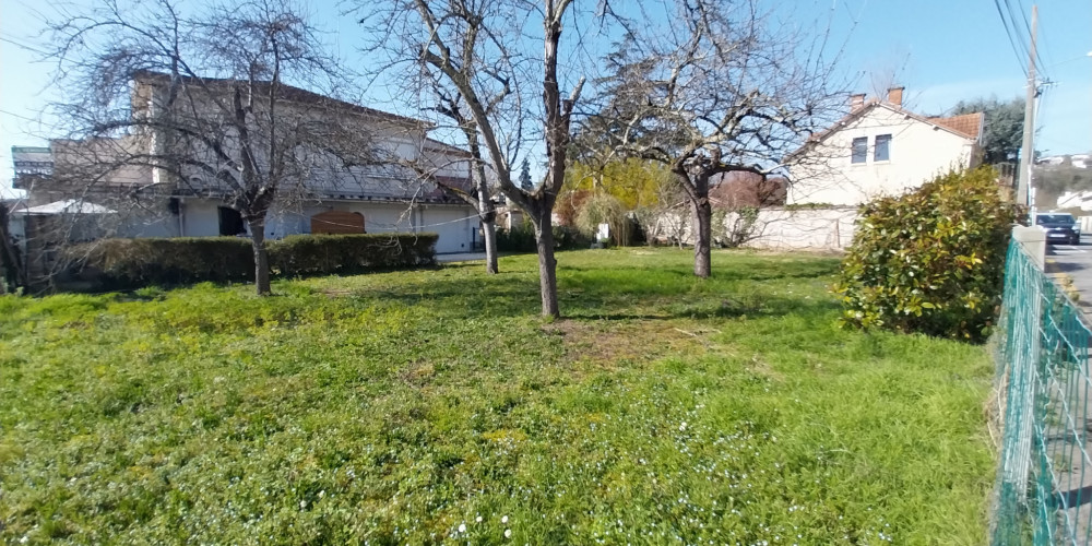 terrain à PERIGUEUX (24000)