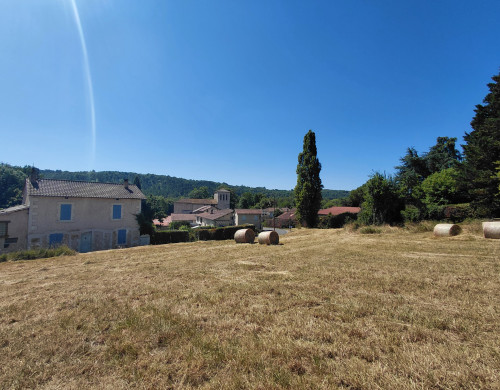 terrain  CHATEAU L EVEQUE