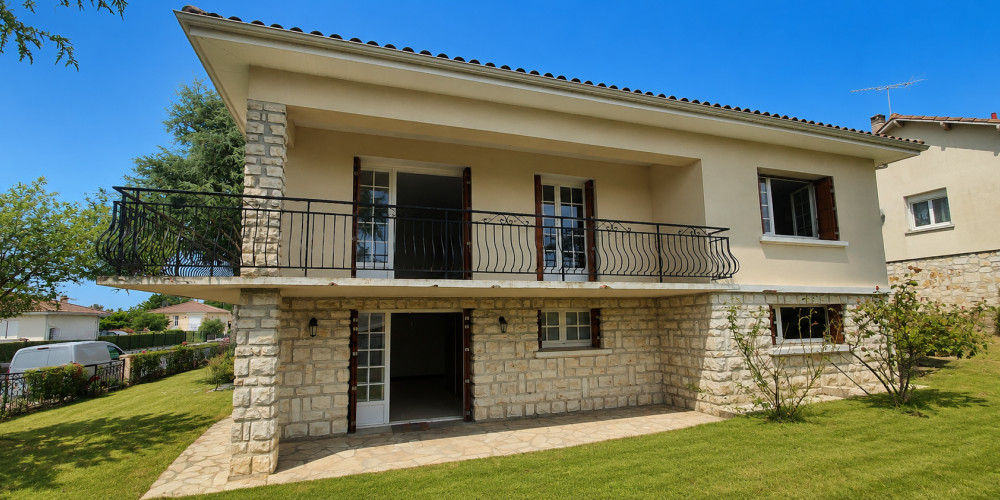 maison à LA ROCHE CHALAIS (24490)