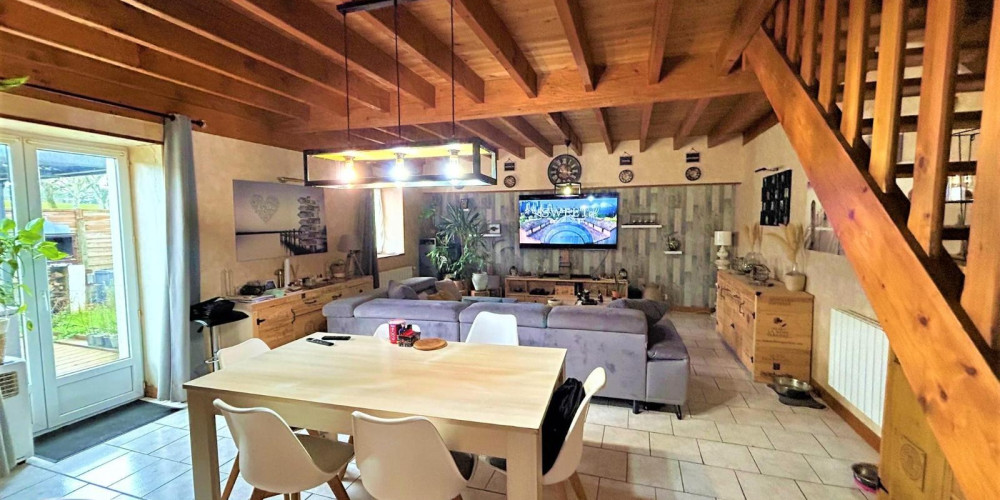 immeuble à MENSIGNAC (24350)