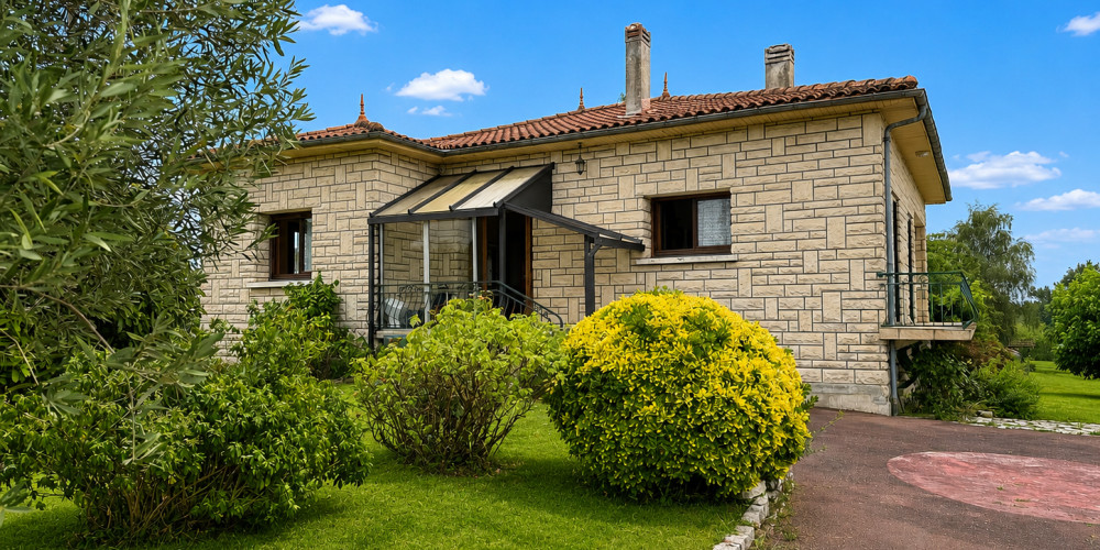 maison à LA ROCHE CHALAIS (24490)