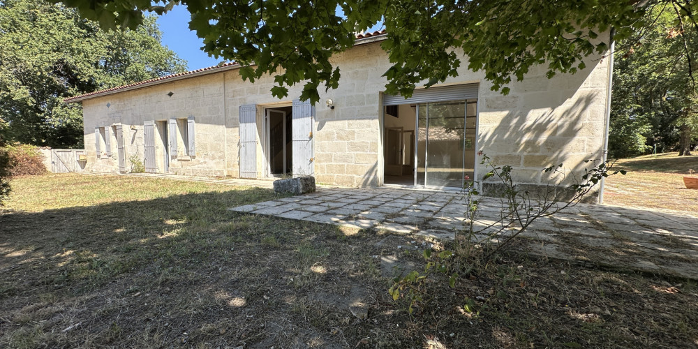 maison à LA ROCHE CHALAIS (24490)