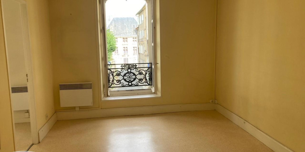 appartement à THIVIERS (24800)