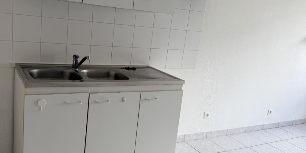appartement à LA ROCHE CHALAIS (24490)