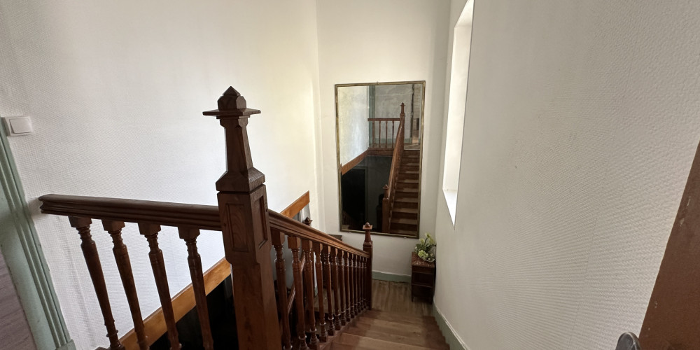 maison à LA ROCHE CHALAIS (24490)