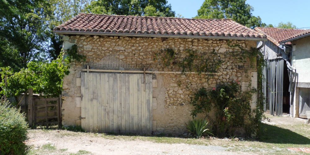 maison à DOUCHAPT (24350)