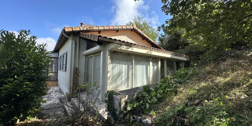 maison à LA ROCHE CHALAIS (24490)