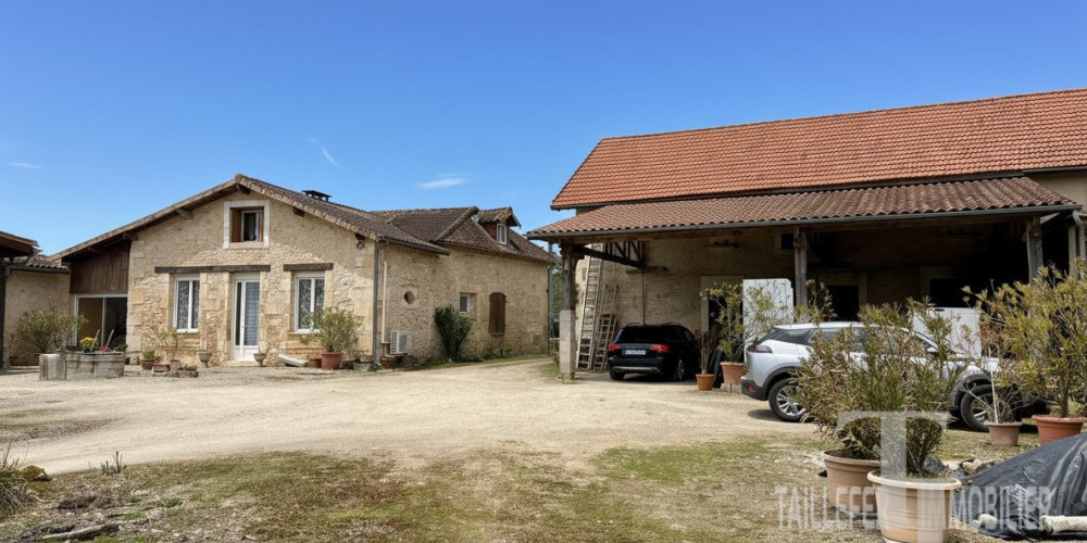 maison à ANTONNE ET TRIGONANT (24420)