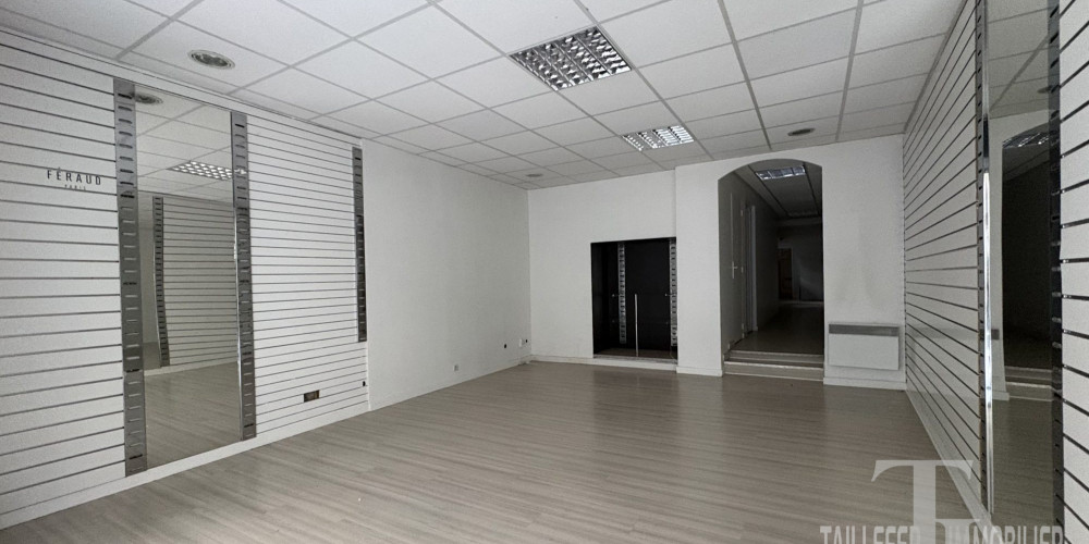 local commercial à PERIGUEUX (24000)