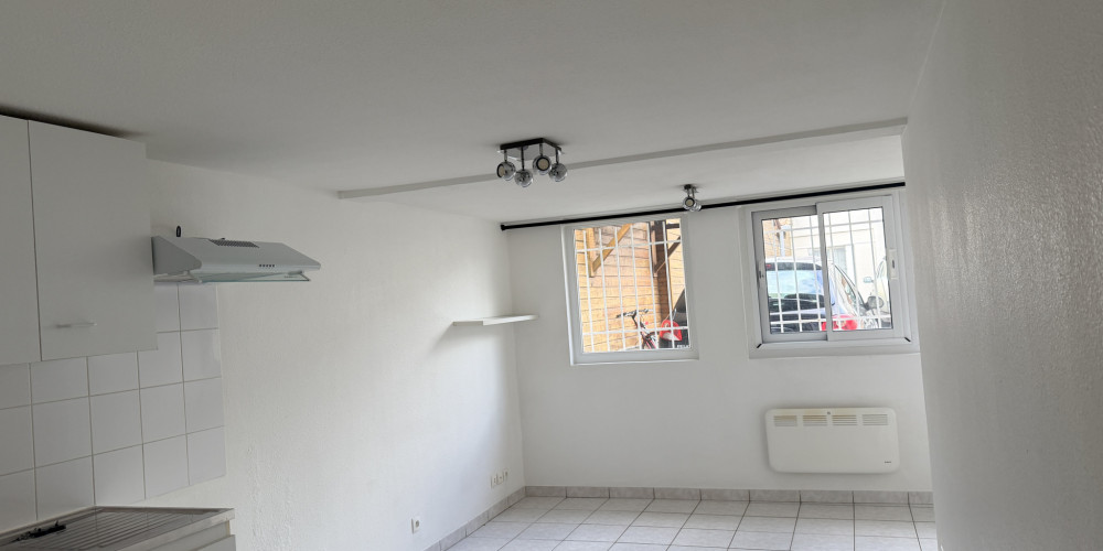 appartement à LA ROCHE CHALAIS (24490)