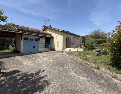 maison  LA ROCHE CHALAIS