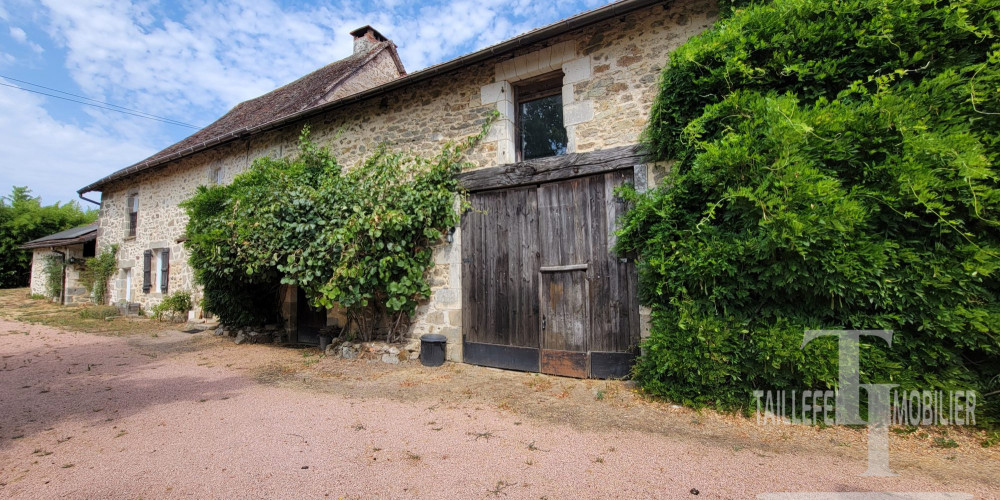 maison à ST SAUD LACOUSSIERE (24470)