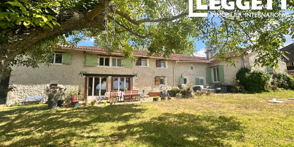 maison à DOUCHAPT (24350)