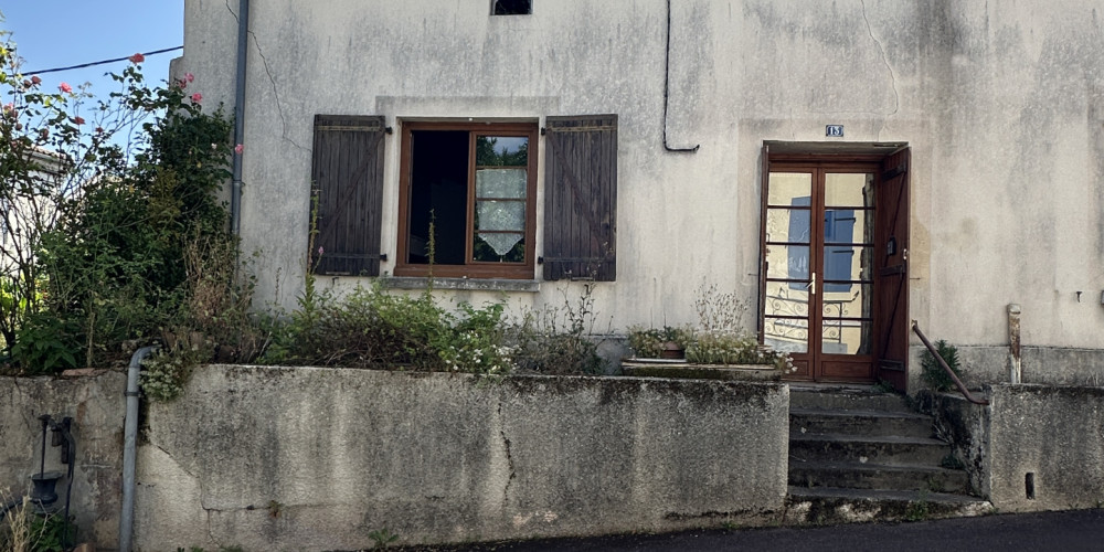 maison à LA ROCHE CHALAIS (24490)