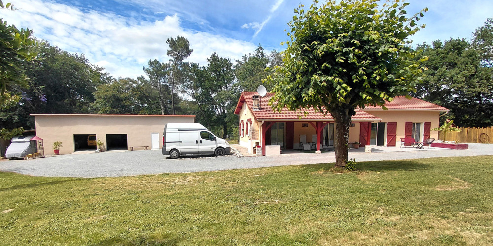 maison à LES LECHES (24400)